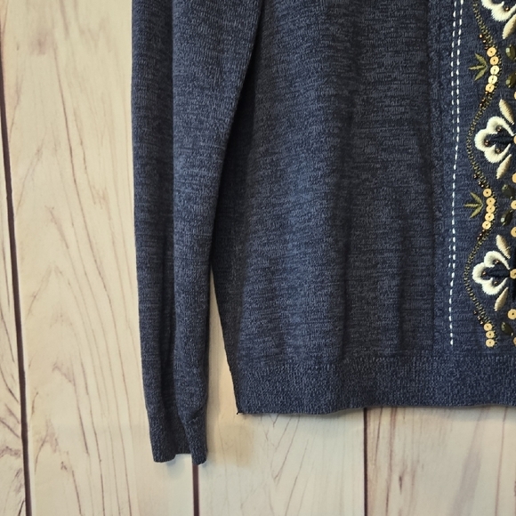 Alfred Dunner Large Dark Blue Sweater with Gold Beads and White Floral Decor - Picture 7 of 11